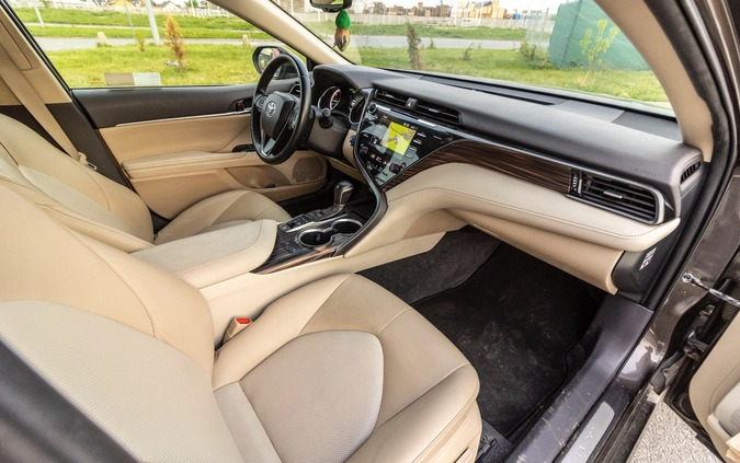 Toyota Camry cena 96900 przebieg: 174000, rok produkcji 2019 z Wrocław małe 781